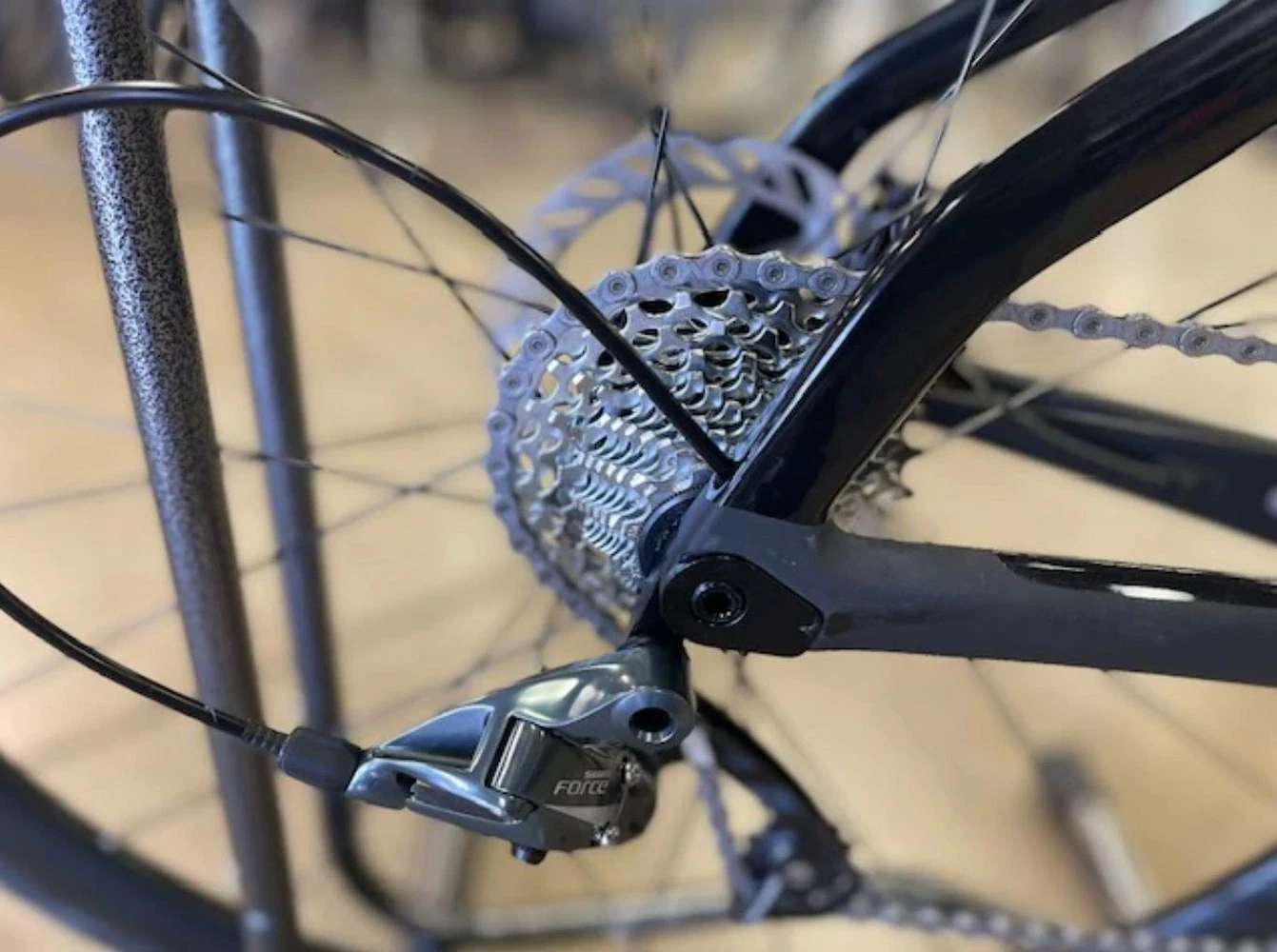 Argon 18 E-117 Tri Disc Sram Force 22 - Black/Black 2022 11 Argon 18 E-117 Tri Disc Sram Force 22 - Black/Black 2022 - Image 9