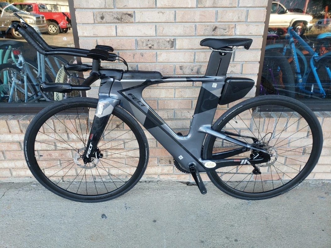 Felt IA Advanced Disc Shimano 105 Charcoal Geo 2023 6 Felt IA Advanced Disc Shimano 105 Charcoal Geo 2023 - Image 4