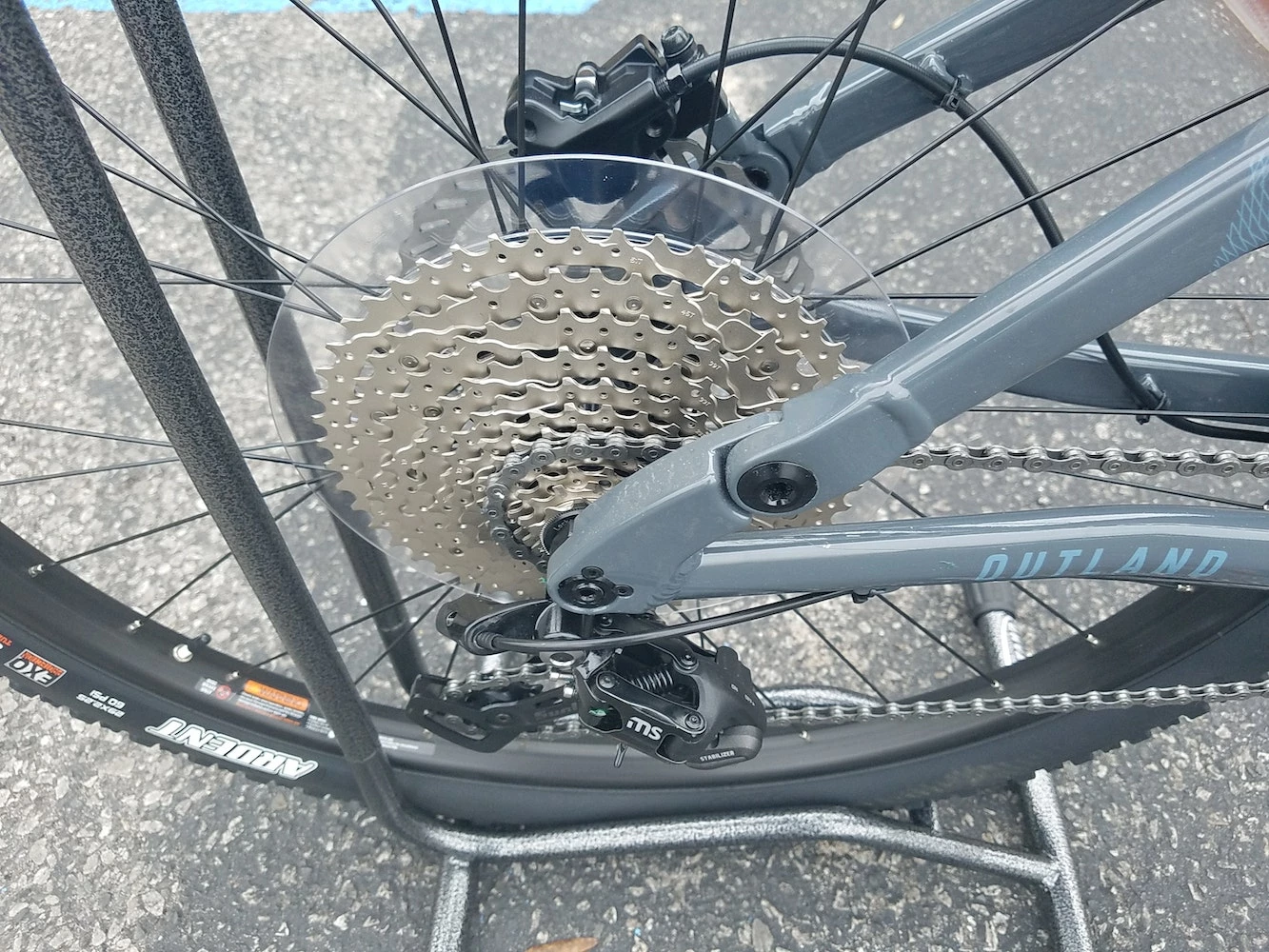 Fuji Outland 29 1.1 Full Suspension Mountain Bike - Satin Slate Gray 2022 11 Fuji Outland 29 1.1 Full Suspension Mountain Bike - Satin Slate Gray 2022 - Image 9