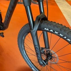 Giant We Ship! Stance 29 2(Crest Fork) - Gunmetal Black 2021 -Aventon Shop 2wiXdwjMNdyTt7ls9sYoxr2AQ