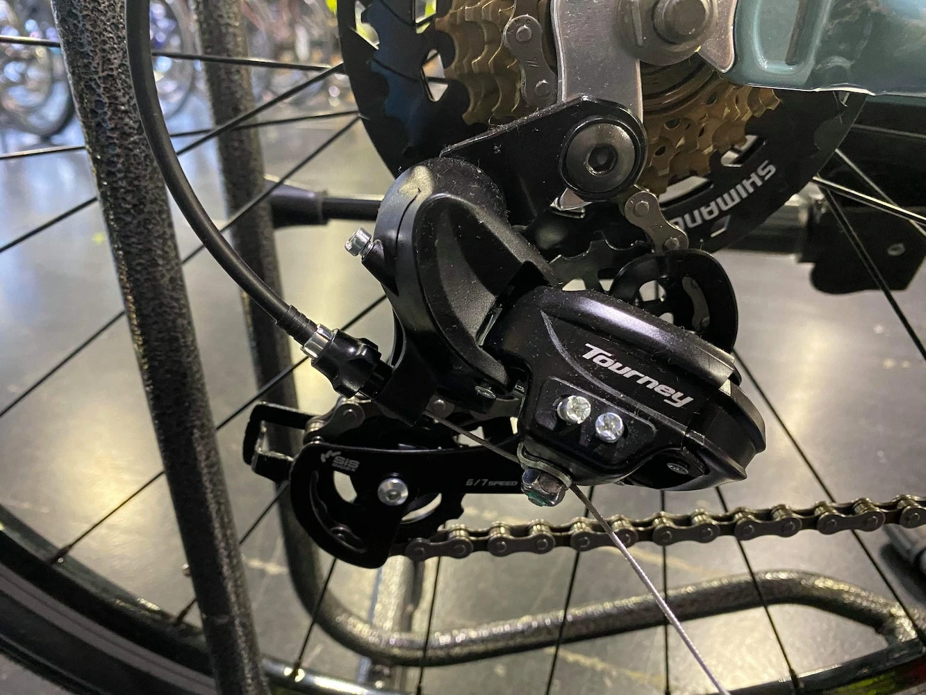 Retrospec Barron Comfort Hybrid Bike 21-Speed - Blue Fog 2022 10 Retrospec Barron Comfort Hybrid Bike 21-Speed - Blue Fog 2022 - Image 8