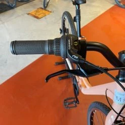 Batch Bicycles Batch Step-Thru Comfort Bike 19 Batch Bicycles Batch Step-Thru Comfort Bike -Aventon Shop 7cv0v8JqR OlwJB0Lp87z0crU