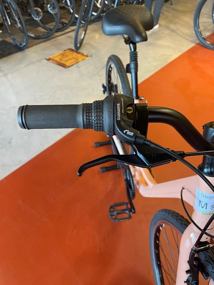 Batch Bicycles Batch Step-Thru Comfort Bike 8 Batch Bicycles Batch Step-Thru Comfort Bike - Image 7