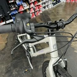 Retrospec Atlas Step-Thru Comfort Hybrid Bike - White 2022 -Aventon Shop 7p28RXVOsGBQJTv5dBRElSJqY