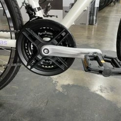 Retrospec Atlas Step-Thru Comfort Hybrid Bike - White 2022 -Aventon Shop 9txB5Yxzi 6qzvclFuqXyztM4