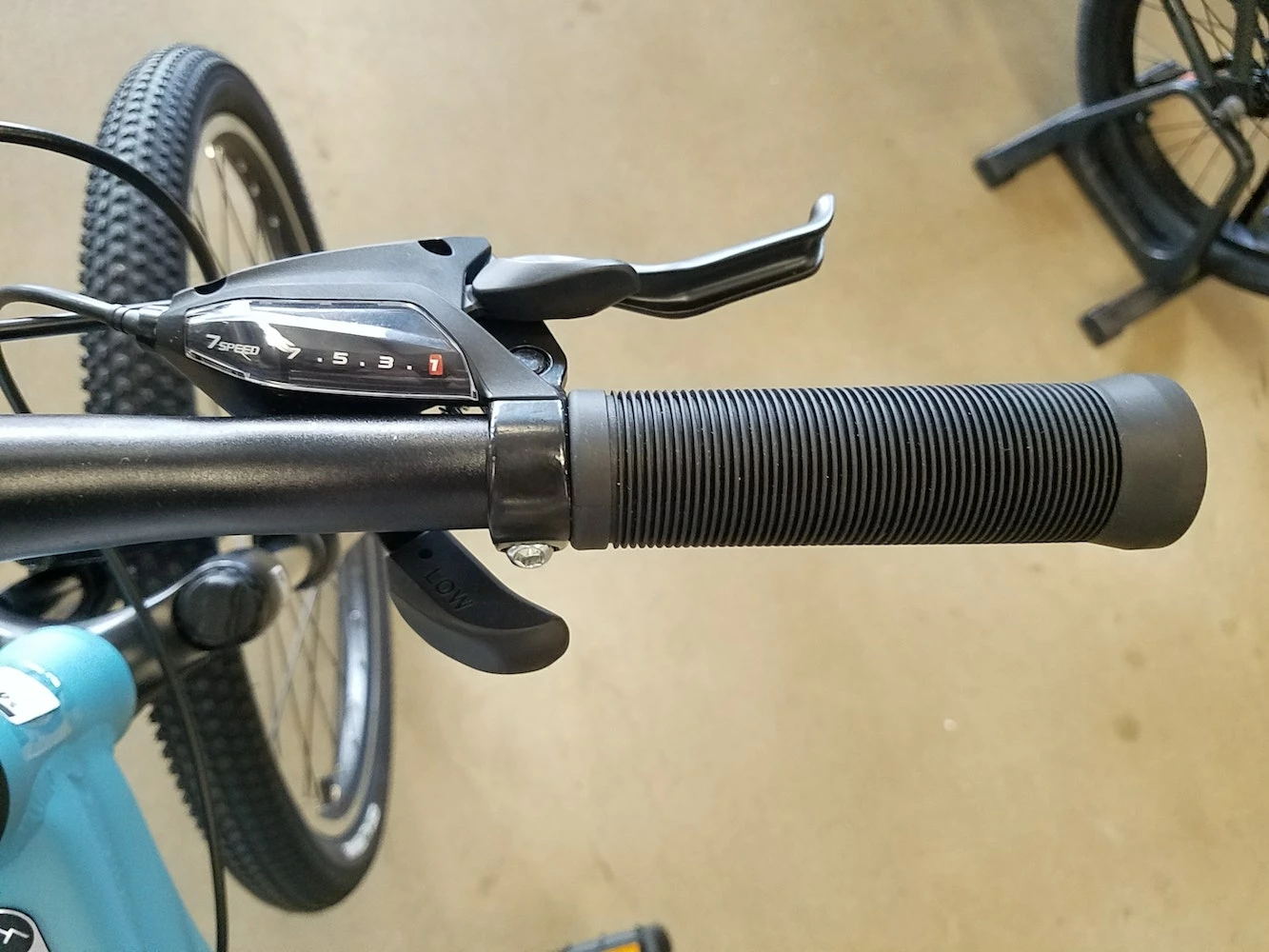 Batch Bicycles Batch 24" Youth Mountain Bike Blue 2021 9 Batch Bicycles Batch 24" Youth Mountain Bike Blue 2021 - Image 7