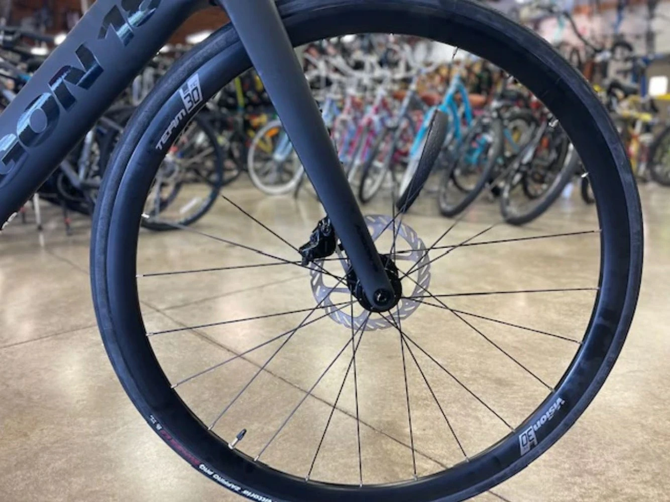 Argon 18 E-117 Tri Disc Sram Force 22 - Black/Black 2022 5 Argon 18 E-117 Tri Disc Sram Force 22 - Black/Black 2022 - Image 3