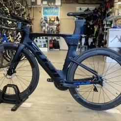 Fuji Norcom Straight 2.1 - Carbon Tri Bike: Integrated Cockpit, Ultegra Di2, Vision 55 Carbon Race Wheels 2022 16 Fuji Norcom Straight 2.1 - Carbon Tri Bike: Integrated Cockpit, Ultegra Di2, Vision 55 Carbon Race Wheels 2022 -Aventon Shop Dszt5lgbilLDREVKUx7jbyGZs