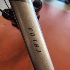 Giant We Ship! Talon 2-GU - Knight Shield 2022 -Aventon Shop ETRVskdeZ8Vcn9QMr5gjtxMwU