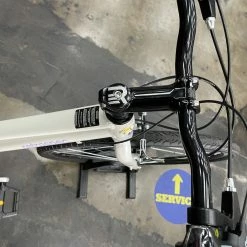 Retrospec Atlas Step-Thru Comfort Hybrid Bike - White 2022 -Aventon Shop EhHFh7utTx rqTdxV 1pKXhv8