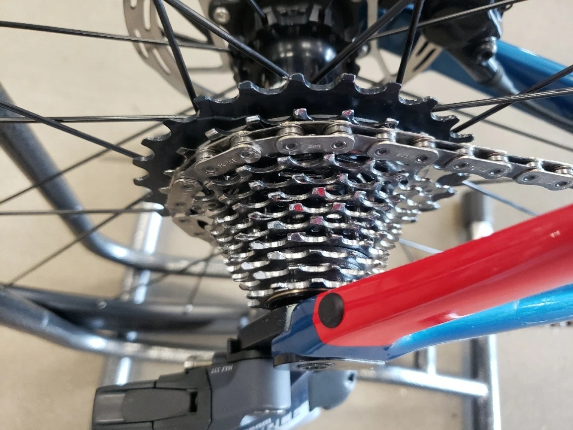 Argon 18 E-117 Tri Disc SRAM AXS 2x12 E-tap Gloss Ocean Blue 2022 8 Argon 18 E-117 Tri Disc SRAM AXS 2x12 E-tap Gloss Ocean Blue 2022 - Image 7