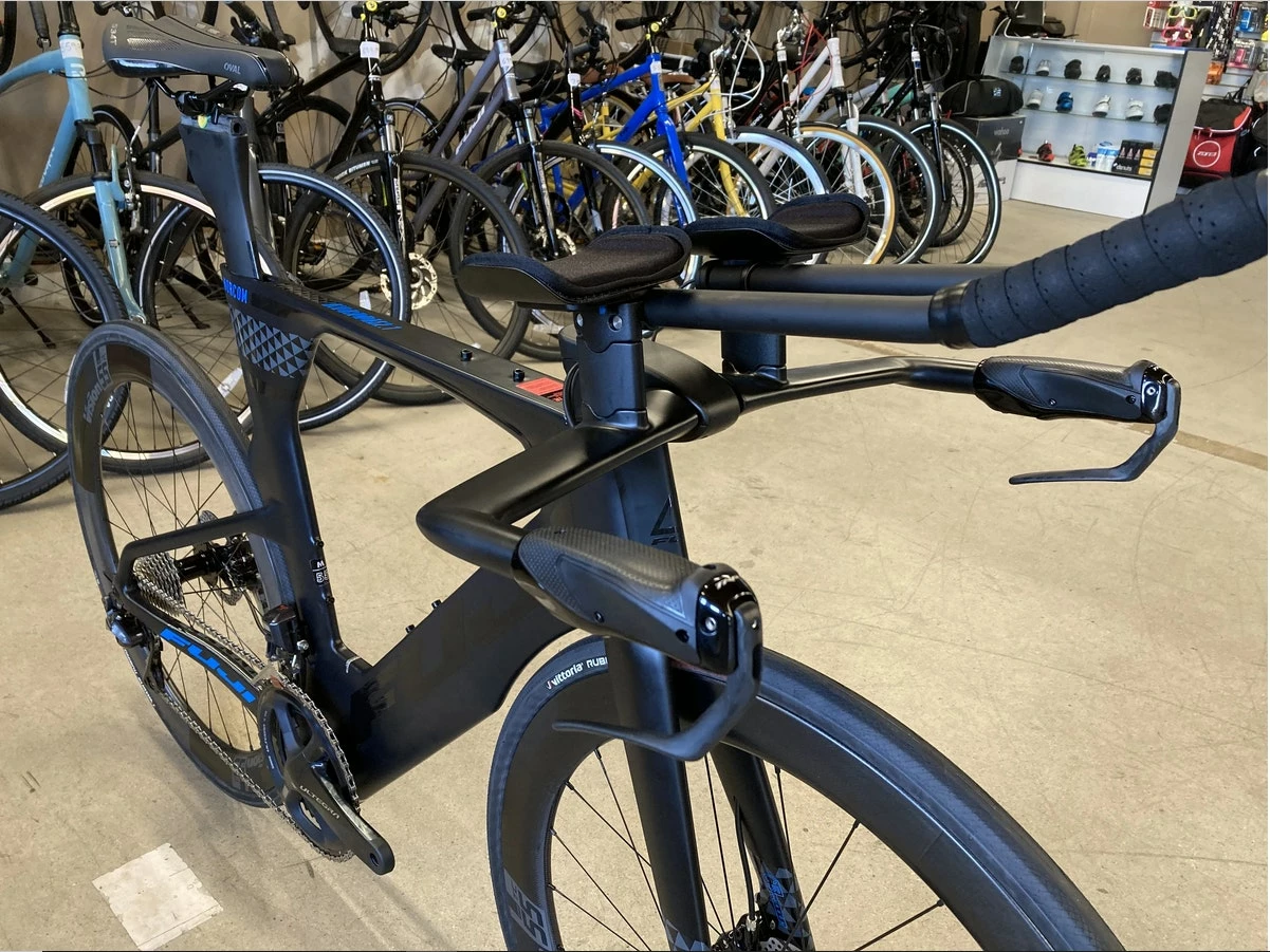 Fuji Norcom Straight 2.1 - Carbon Tri Bike: Integrated Cockpit, Ultegra Di2, Vision 55 Carbon Race Wheels 2022 6 Fuji Norcom Straight 2.1 - Carbon Tri Bike: Integrated Cockpit, Ultegra Di2, Vision 55 Carbon Race Wheels 2022 - Image 4