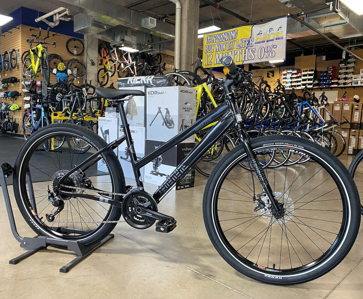 Breezer Midtown 1.5 Low Step Skyline Black 2022 3 Breezer Midtown 1.5 Low Step Skyline Black 2022