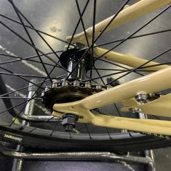 Retrospec Sully Klunker-Style Single-Speed Bike - Desert Sand 2022 -Aventon Shop Oeg37 YYeeS5q5zIKPgRigOIA