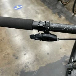 Cervelo ZHT-5 XX1 AXS - Five Black 2023 -Aventon Shop PlaTYStlFmxLK0erK9Gn0wnzY