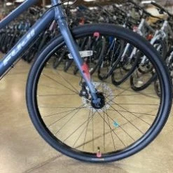Fuji Absolute 1.9 ST - Satin Slate 2022 -Aventon Shop PvlJBjymfAPI8jCyWyrrsAvg