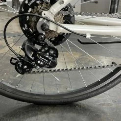 Retrospec Atlas Step-Thru Comfort Hybrid Bike - White 2022 -Aventon Shop SUWhuKZFYI9N8j37feaOmC lo