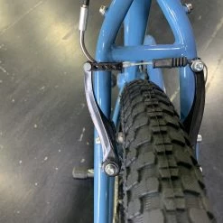 Retrospec Sully Klunker-Style Single-Speed Bike - Panoramic Blue 2022 -Aventon Shop SwOPPkB7sVSAHdTlzzrUjgLIY