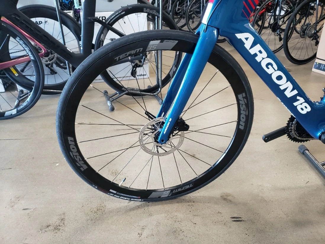 Argon 18 E-117 Tri Disc SRAM AXS 2x12 E-tap Gloss Ocean Blue 2022 5 Argon 18 E-117 Tri Disc SRAM AXS 2x12 E-tap Gloss Ocean Blue 2022 - Image 4