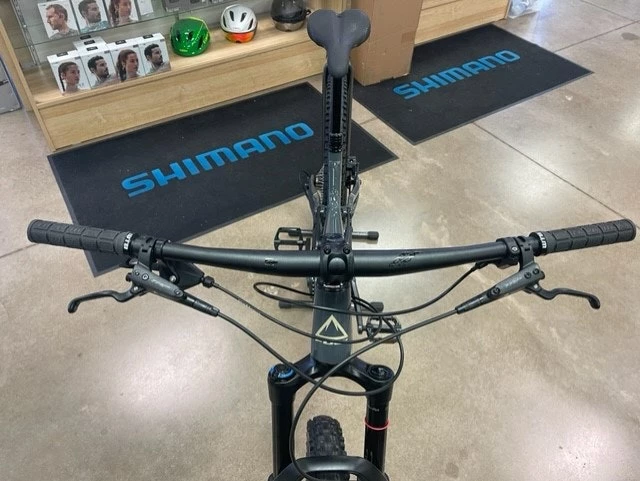 Fuji Rakan 29 LT 1.5 Shimano Deore 1 X 11 - Iron Gray/Sand 2022 12 Fuji Rakan 29 LT 1.5 Shimano Deore 1 X 11 - Iron Gray/Sand 2022 - Image 10