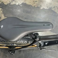 Scott Scale 940 Sram NX - Granite Black 2022 -Aventon Shop VZ8r6SCC2rnbY3NFm226hL1Ig 1