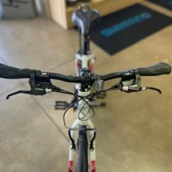 Fuji Absolute 2.1 ST - Pearl White 2022 -Aventon Shop W0NFIEf6qbsIwo2afRaVGueHA