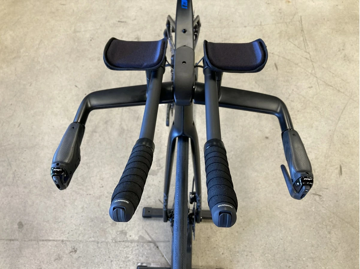 Fuji Norcom Straight 2.1 - Carbon Tri Bike: Integrated Cockpit, Ultegra Di2, Vision 55 Carbon Race Wheels 2022 5 Fuji Norcom Straight 2.1 - Carbon Tri Bike: Integrated Cockpit, Ultegra Di2, Vision 55 Carbon Race Wheels 2022 - Image 3