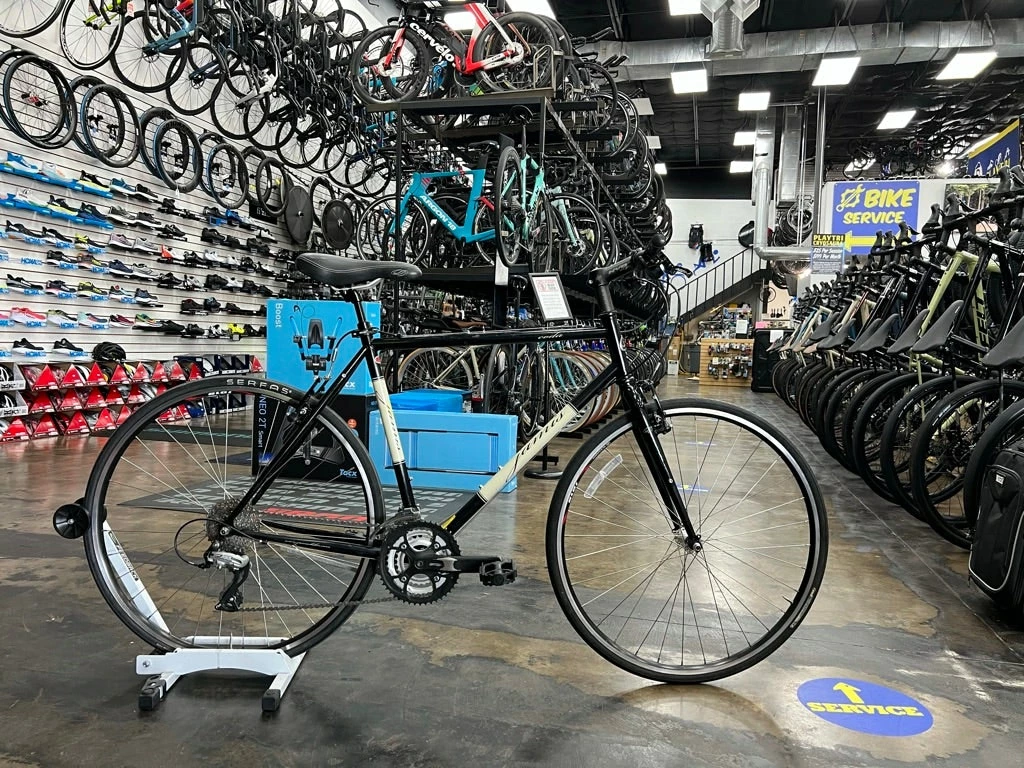 Jamis Coda Shimano Acera 8 Speed - Black 2009 USED 3 Jamis Coda Shimano Acera 8 Speed - Black 2009 USED