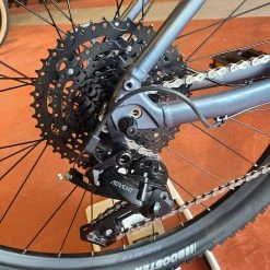 Giant We Ship! Talon 2-GU - Knight Shield 2022 -Aventon Shop YJiGn d4QAsphq5gDydWtT5As