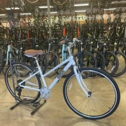 Bianchi Siena Dama Altus Hybrid - White 2022 27 Bianchi Siena Dama Altus Hybrid - White 2022 -Aventon Shop YhhClvrCIoiTbbyYV4ghB7lFQ