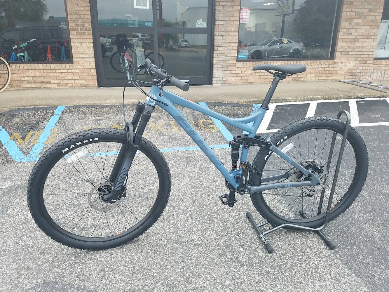 Fuji Outland 29 1.1 Full Suspension Mountain Bike - Satin Slate Gray 2022 4 Fuji Outland 29 1.1 Full Suspension Mountain Bike - Satin Slate Gray 2022 - Image 2