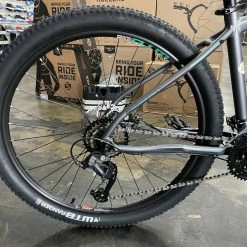 Fuji Nevada 27.5 1.9 - Satin Graphite 2022 -Aventon Shop bnUVMP0Kv5LapO05jDB3StijE