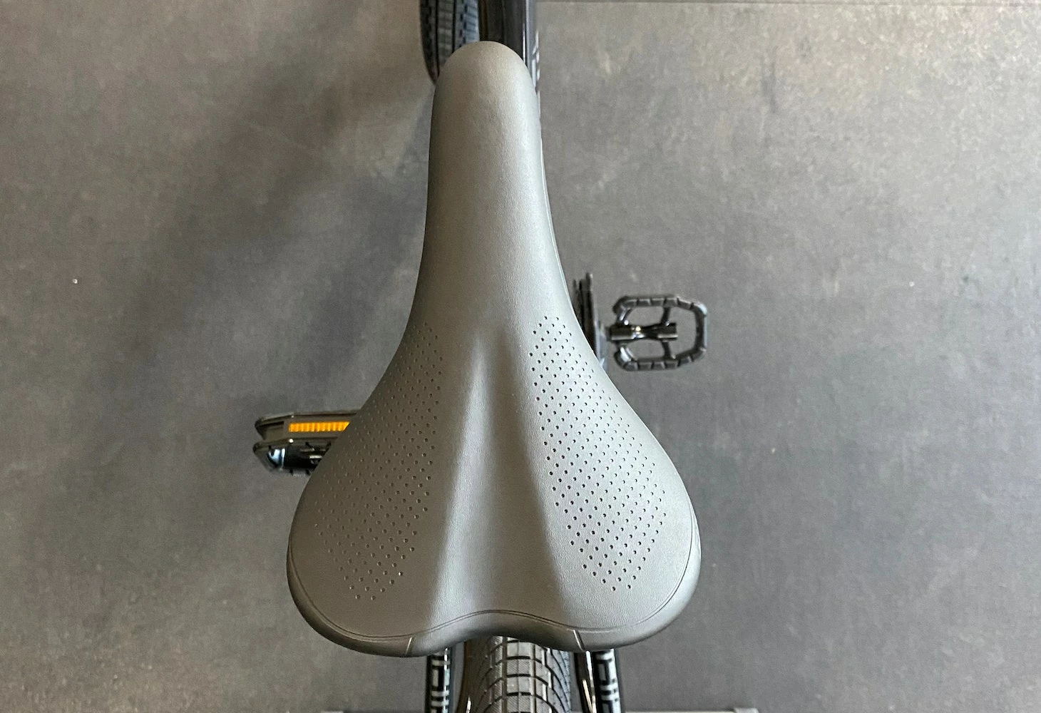 Breezer Midtown 1.5 Low Step Skyline Black 2022 8 Breezer Midtown 1.5 Low Step Skyline Black 2022 - Image 6