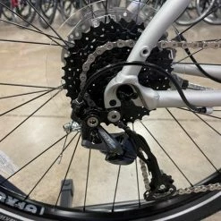 Breezer Midtown 1.7 - Silver 2022 -Aventon Shop fcI mqW5idPg Z8p o7TS AJw