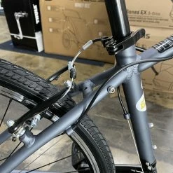 Retrospec Barron Comfort Hybrid Bike 21-Speed - Graphite 2022 -Aventon Shop iAc 1gNWeRXVDZkjDIRjb7Fxw