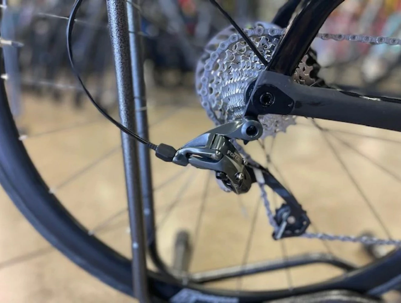 Argon 18 E-117 Tri Disc Sram Force 22 - Black/Black 2022 12 Argon 18 E-117 Tri Disc Sram Force 22 - Black/Black 2022 - Image 10