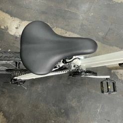 Retrospec Atlas Step-Thru Comfort Hybrid Bike - White 2022 -Aventon Shop j hXuIhjDL1wNBjVpufiauD2E