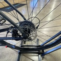 Cannondale Quick CX 4 Hybrid Bike - Front Suspension/Disc Brakes -Aventon Shop kGLLbuFY6Cvku4GNnkdz1ClRM