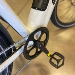 Serfas Dash E-Bike 500W Step Over White -Aventon Shop ndMIIDgiywkQaXnMjO6jJggA