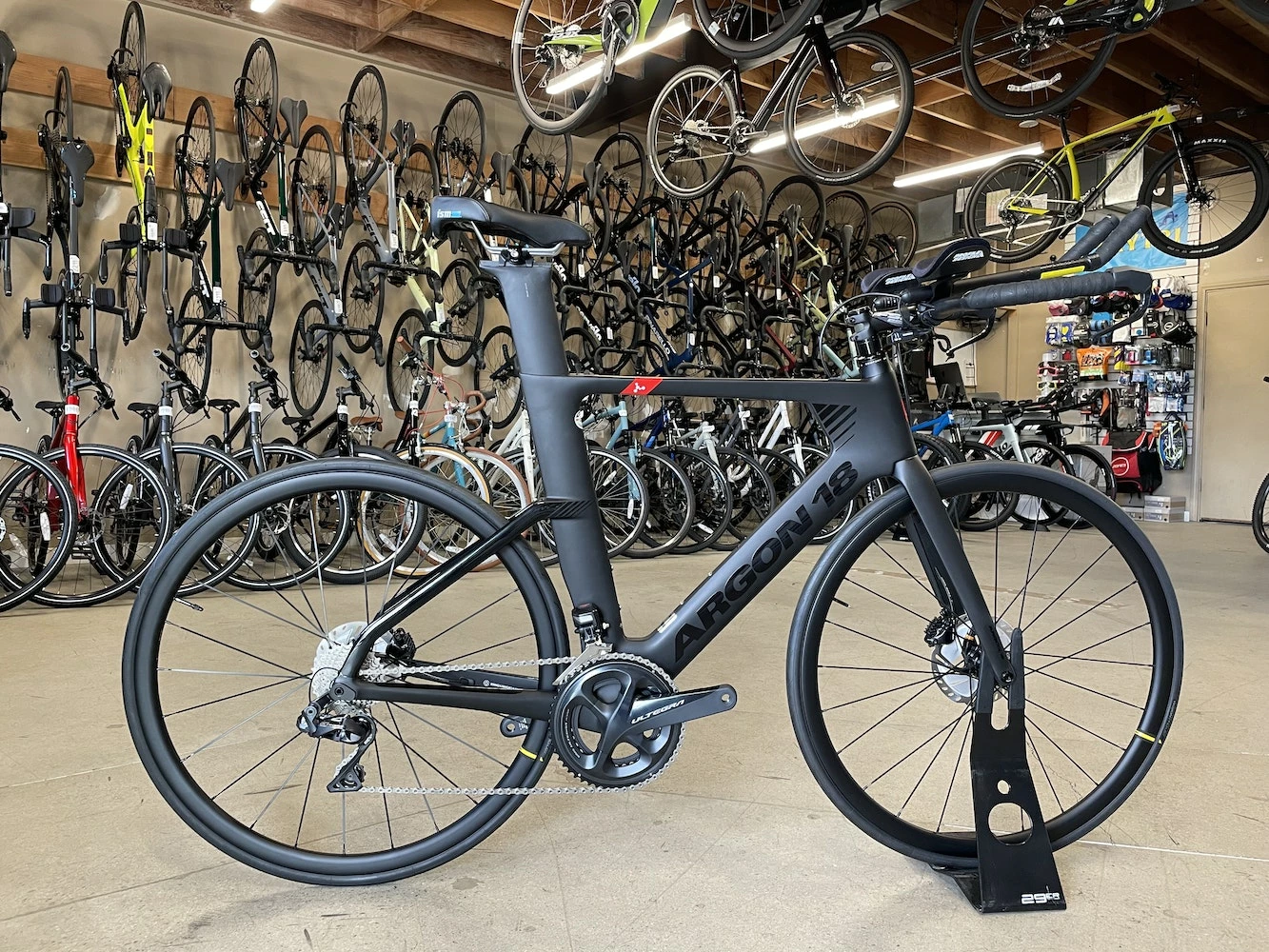 Argon 18 E-117 Disc Shimano Ultegra Di2 - Black 2022 3 Argon 18 E-117 Disc Shimano Ultegra Di2 - Black 2022