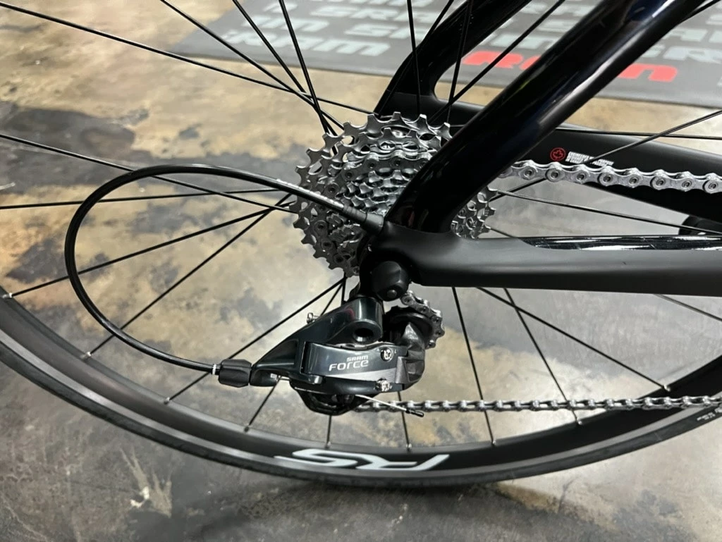 Argon 18 E-117 Tri Sram Force 22 - Black/Black 2022 7 Argon 18 E-117 Tri Sram Force 22 - Black/Black 2022 - Image 5