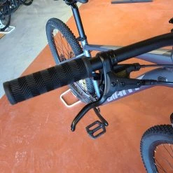 Giant We Ship! Talon 2-GU - Knight Shield 2022 -Aventon Shop spCLXRiES38NbMCEIIYyW2Psw