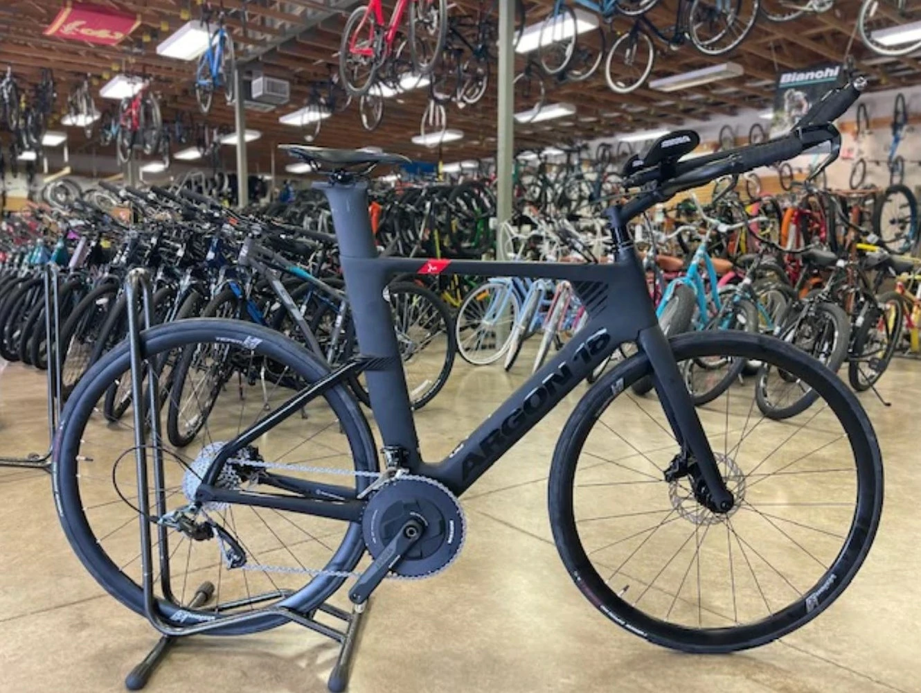 Argon 18 E-117 Tri Disc Sram Force 22 - Black/Black 2022 3 Argon 18 E-117 Tri Disc Sram Force 22 - Black/Black 2022