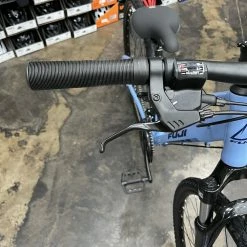 Fuji Traverse 1.5 ST Shimano Altus - Denim Blue 2022 -Aventon Shop vrjIa4oU4cqXzqOtKRC6U4WNE