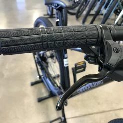 Cannondale Trail 5 - Graphite 2021 -Aventon Shop wUxvy4APajRCx0PmpttWAPlJA