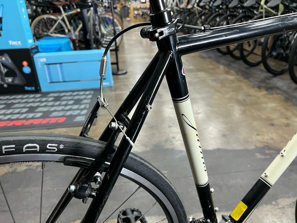 Jamis Coda Shimano Acera 8 Speed - Black 2009 USED 10 Jamis Coda Shimano Acera 8 Speed - Black 2009 USED - Image 8