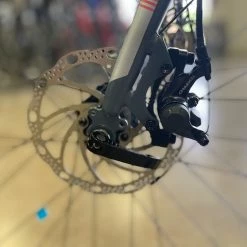 Fuji Absolute 1.9 ST - Satin Slate 2022 -Aventon Shop ycL2GjcC1IlcqMLlqcxTHI44E