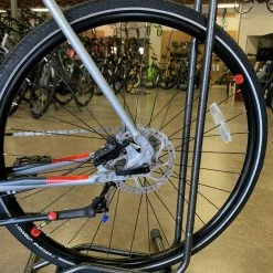 Fuji Absolute 1.3 Disc Shimano Sora - Satin Silver 2022 -Aventon Shop yg8oM5c Cbc0btwkQOurDcaM